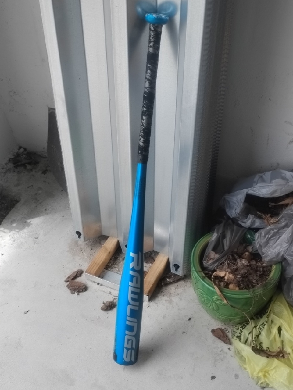 Rawlings Blue Aluminum Baseball Bat with Black Grip